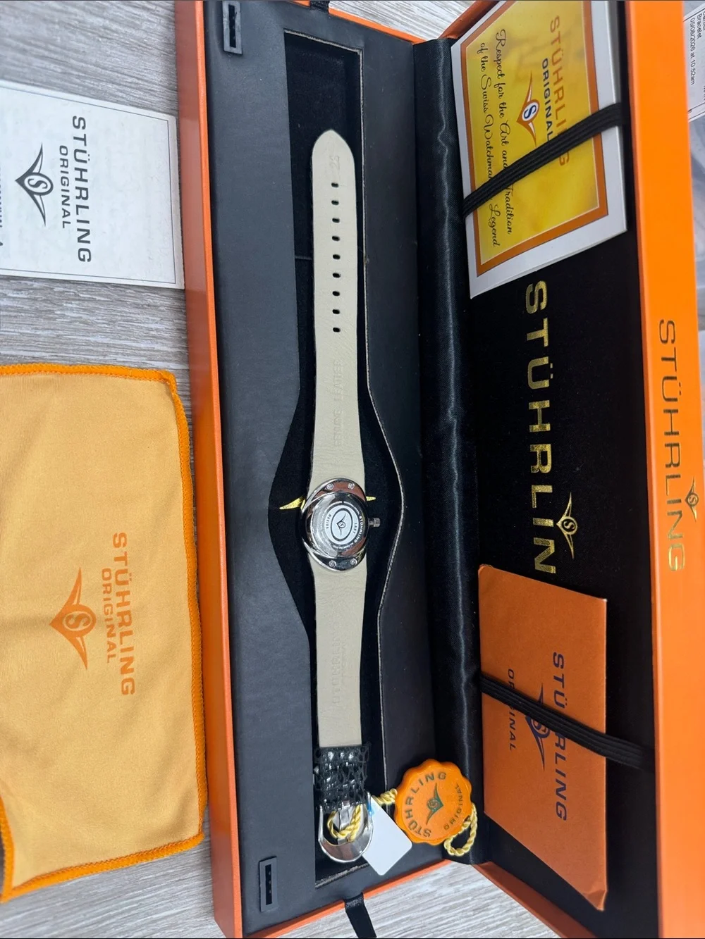 Stührling Lady Black Modiva 240 28mm Fashion